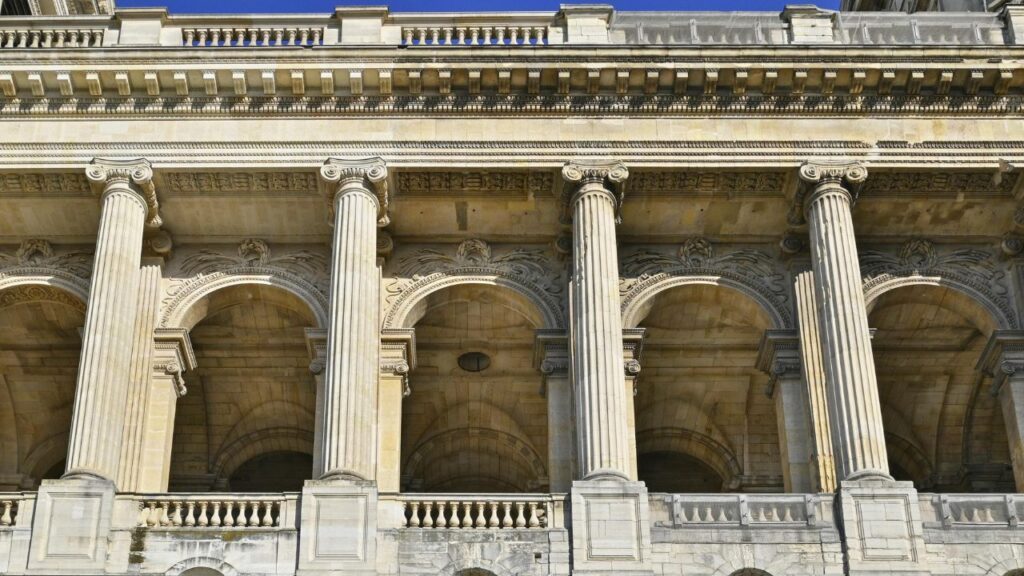Volet Moderne Saint Sulpice Da Vinci Code Phenomenon